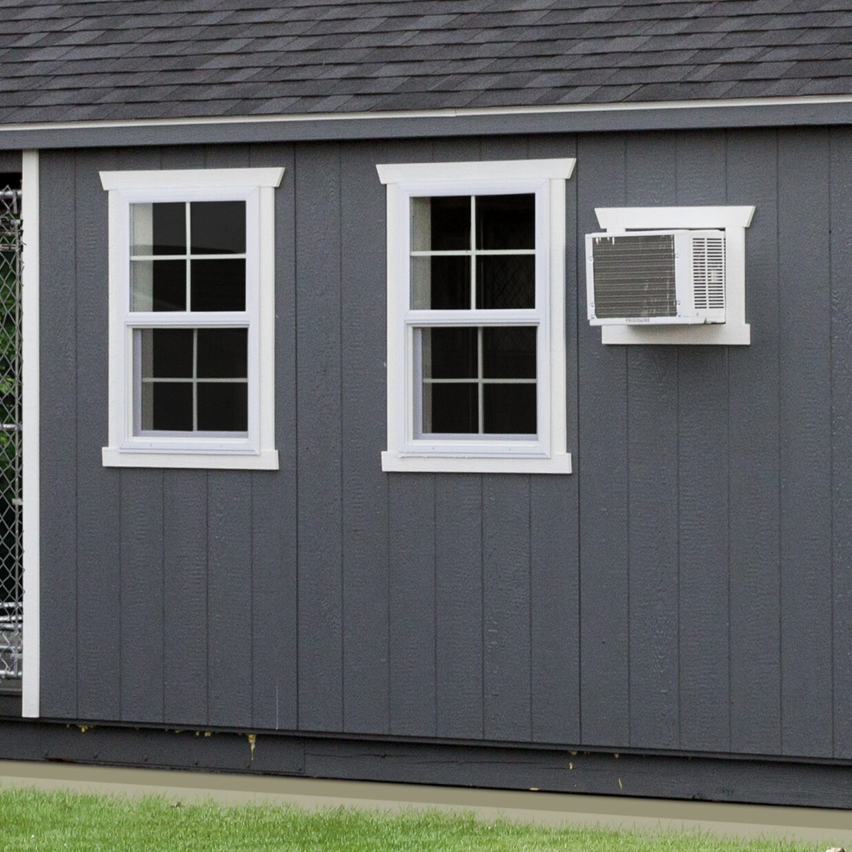 Dog Kennels for Boarding with Quality Siding