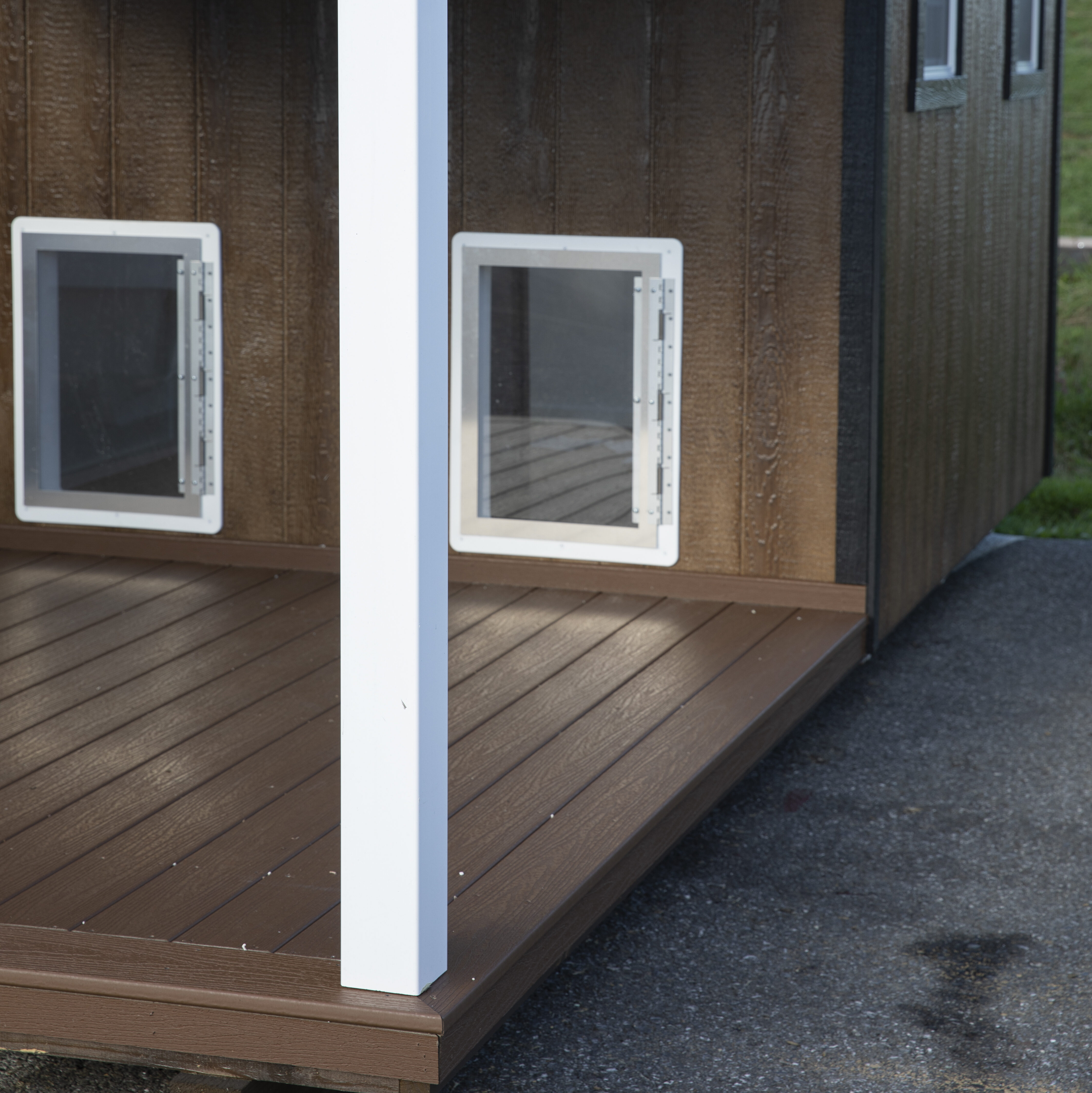 Kennels for Working Dogs with Vinyl Posts