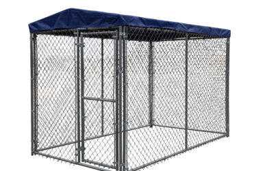 side view of 6x10 chain link dog kennel kit with blue tarp